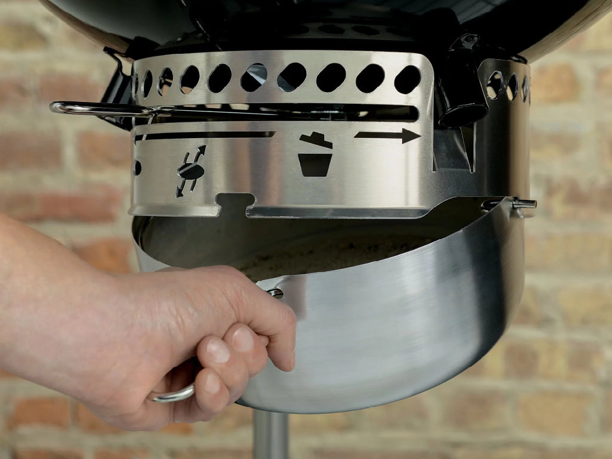 Weber Performer Deluxe 22" Charcoal Grill C381