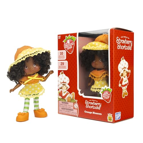 Strawberry Shortcake Classic 5.5-inch Poseable Scented Fashion Doll with 4 Accessories K41828