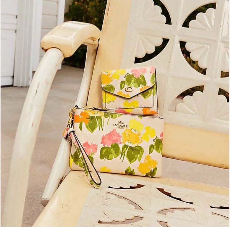 COACH Womens Floral Leather Small Wristlet X68902