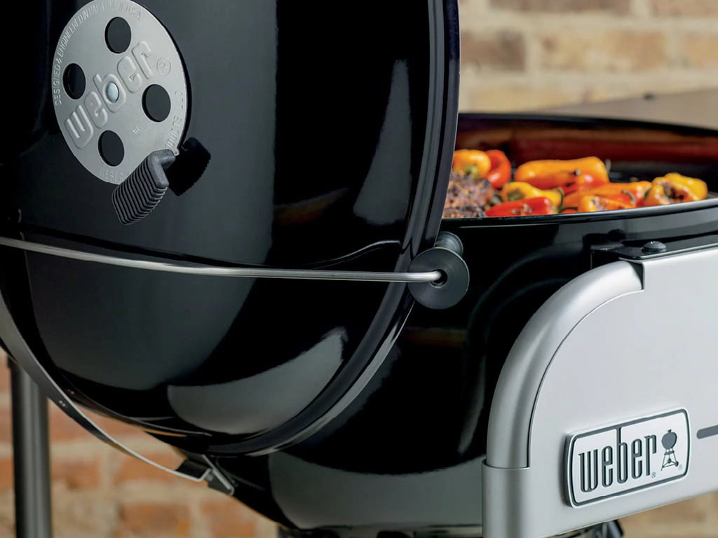 Weber Performer Deluxe 22" Charcoal Grill C381
