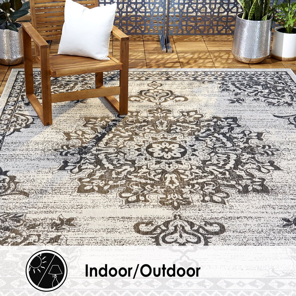 Nicole Miller New York Indoor/Outdoor Area Rug, Grey/Black, 5'2"x7'2" V344376