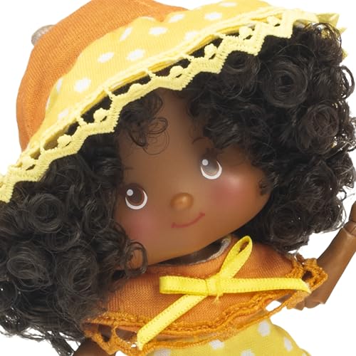 Strawberry Shortcake Classic 5.5-inch Poseable Scented Fashion Doll with 4 Accessories K41828