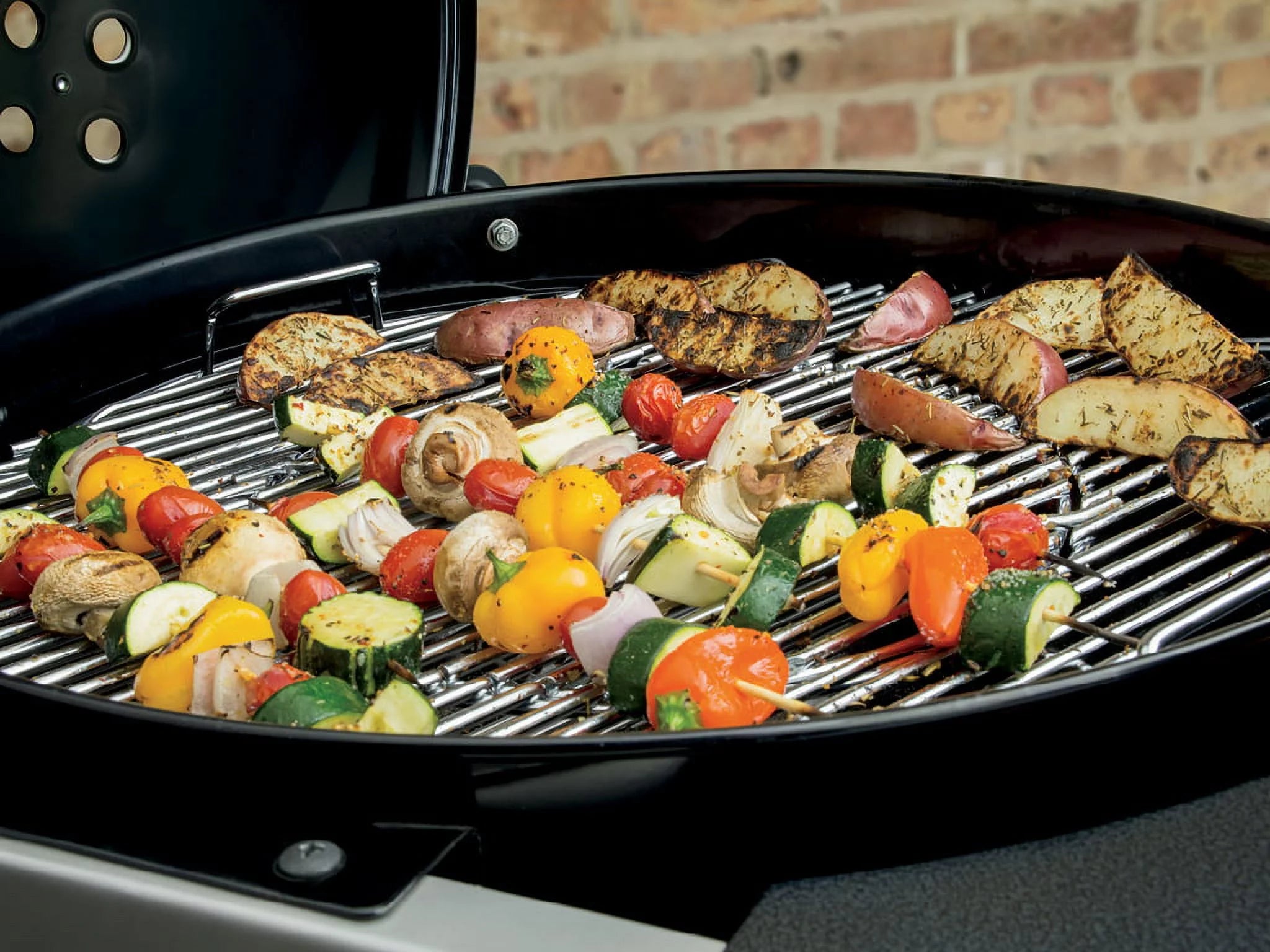 Weber Performer Deluxe 22" Charcoal Grill C381