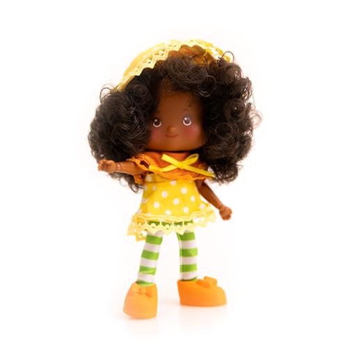 Strawberry Shortcake Classic 5.5-inch Poseable Scented Fashion Doll with 4 Accessories K41828