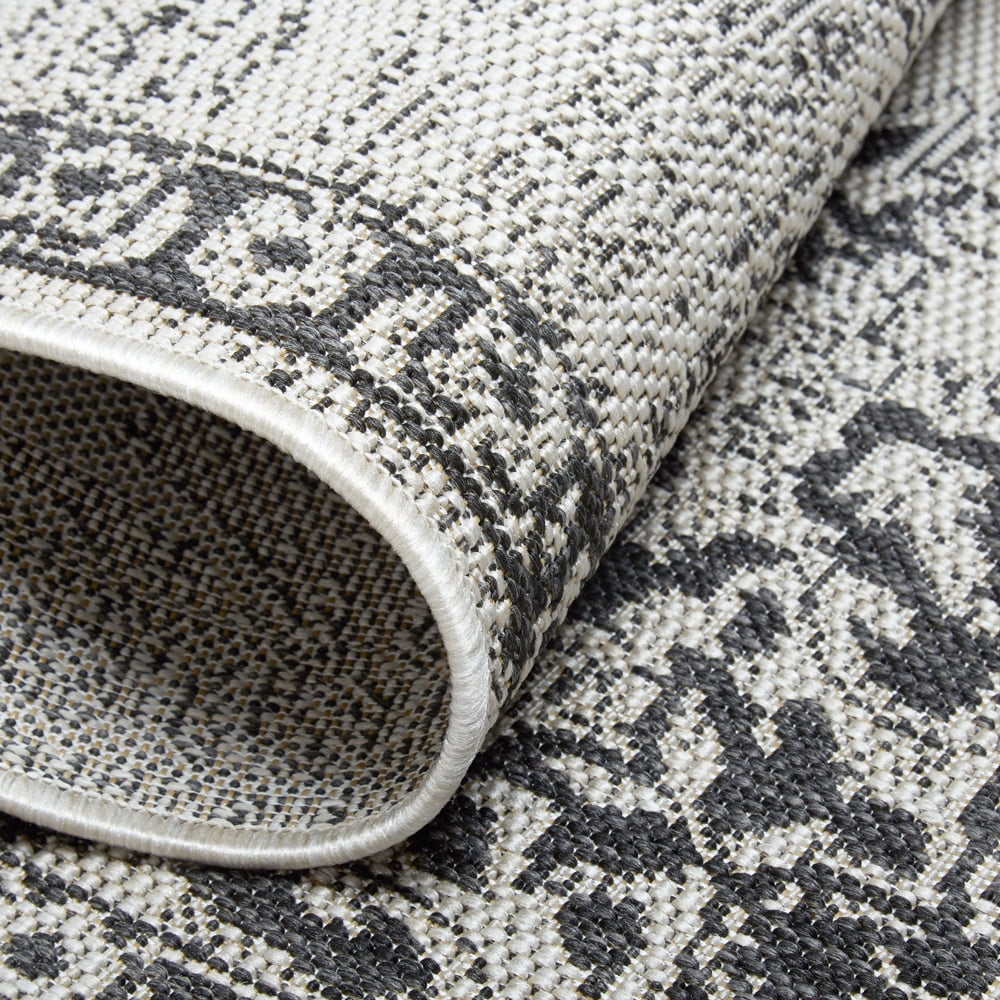 Nicole Miller New York Indoor/Outdoor Area Rug, Grey/Black, 5'2"x7'2" V344376